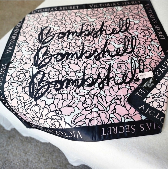 Victoria’s Secret ✦ Bombshell Floral Print Scarf ✦ Signature Logo Bandana NWT - Picture 7 of 16